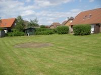 Rasenfläche mit integrierter Sandkuhle - Bild 10: Haus Tötel im Nordseeheilbad Friedrichskoog-Spitze