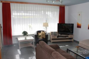 Die Wohnung hat eine kleine Terrasse mit Strandkorb & Gartenmöbel - Bild 1: Sylt - Westerland Ferienwohnung mit Internet / Wlan im EG. Whg. 1