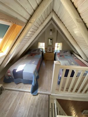 Galerie mit zwei Einzelbetten - Bild 6: Geschmackvolles, denkmalgeschütztes Landhaus in Ostfriesland/Nordsee