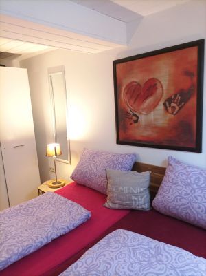 Schrank, Spiegel - Bild 8: Ferienwohnung 45 qm Nessmersiel 2 Pers. Vierbeiner gerne gesehen!