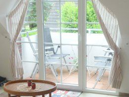 Blick auf den Balkon - Westseite - Bild 9: Greetsiel Traum-Fewo Deichrose - Top-Ausstattung 4 Pers WLAN