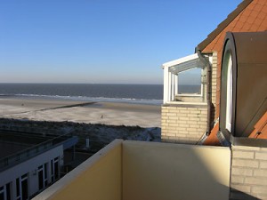 Bild: Ferienwohnung auf Wangerooge direkt am Strand mit Meerblick und 2 Balkonen