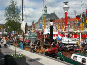 Das nahe Emden lädt alljährlich zum Matjesfest ein - Bild 21: Ferienwohnung Mühlenblick in Rysum bei Greetsiel