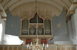 Rysums Orgel zählt zu den ältesten im Grundbestand erhaltenen und heute noch bespielbaren Orgeln der Welt - Bild 13: Ferienwohnung Mühlenblick in Rysum bei Greetsiel