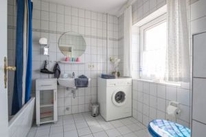 Badezimmer mit Vollbad, mit freiem Blick über Land - Bild 8: Radmokerhus Nordseeinsel Pellworm