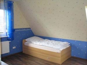 linke Seite, 
mit Ausziehbett - Bild 14: Süderhus - Süderhafen auf Nordstrand, Weltnaturerbe Wattenmeer, Nordsee