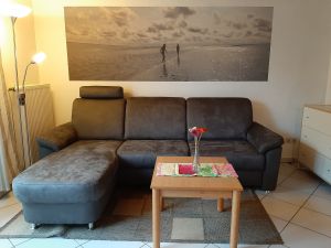 entspannte Abende auf unserem neuen Sofa. - Bild 4: Ferienhaus am Strand/Indoorspielhalle mit WLAN-Anschluss