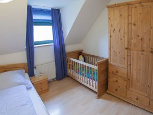 mit Kinderholzbett - Bild 8: Ferienhaus Marisol in Dangast, strandnah, 80 qm 6 Personen, Urlaub mit Hund