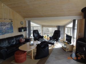 Wohnzimmer mit Hochwertigen Möbeln,Flachbildfernseher und Brennofen - Bild 6: Ferienhaus in Lökken/Furreby