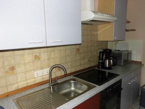 Einbauküche, E-Herd mit Ceran, Backofen, Kaffeepadmaschine Kühlschrank,Essgelegenheit, Dunstabzug, Toaster, Kaffeemaschine, - Bild 6: Nordsee-Ferienwohnung Struckum auch mit Hund