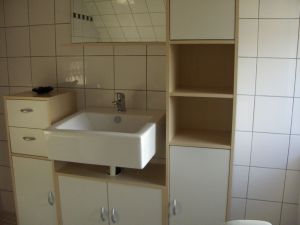 mit Schrankplatz - Bild 12: Ländliche Fewo nahe der Nordsee, ideal für Umgebungsausflüge