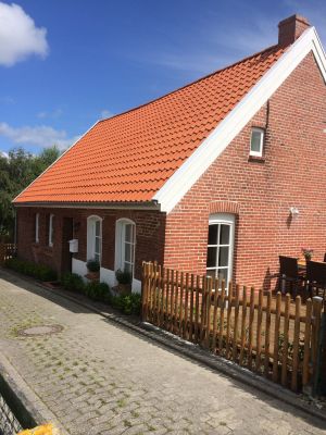 Geschmackvolles Landhaus mit Garten zwei Terrassen, Kamin und Spielmöglichkeiten für die Kleinen - Bild 2: Anspruchsvolles Landhaus an der Nordsee Greetsiel 2-4 Pers. Kamin Internet