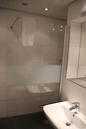 begehbare Dusche mit Haltegriff - Bild 13: Fewo Cux-Duhnen "Duhner-Meeresbrise" H311 Hohe Worth