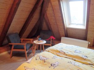 Bild 11: Hooksiel: Fewo MÖWE. Zentral, strandnah, ruhig gelegen, mit Balkon