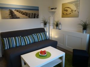 und in der Nacht zwei vollwertige Betten, natürlich mit Matratze und Lattenrost. Zusätzlich kann dieser Bereich separiert werden.
Alle Fenster auch verdunkelt - Bild 1: FeWo Möwenkoje Strandlage Cuxhaven Duhnen, Kinder willkommen, WLAN