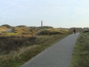 gut gepflasterte Wege durch die Dünen führen zum Leuchtturm - Bild 12: Leuchtturm-FeWo Wohnung Füürtoorn Norderney für 3 Personen