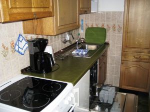 es ist alles da, was Sie brauchen:
reichlich Geschirr, Spülmaschine, Backofen, Kaffeemaschine, Toaster usw. - Bild 7: Leuchtturm-FeWo Wohnung Wittdün Norderney für 2 bis 3 Personen