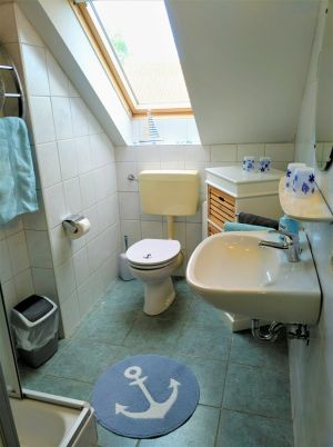2. Duschbadezimmer im Obergeschoss - Bild 18: Ferienhaus "Im Möwennest", am Rand zu Norddeich für 6 Personen, Norden