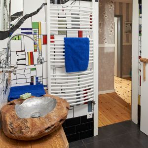Badezimmer im Hunderwasser-Stil - Bild 6: Kunst Apartment / Ferienwohnung in Greetsiel