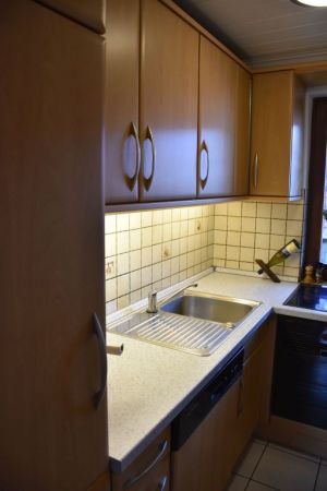 Küche mit Geschirrspüler, Kühlschrank, Kaffemaschine, Cappucinomaschine und allem, was man so braucht. - Bild 11: Schönes Ferienhaus m. großem, eingezäunten Garten Stinteck / Büsum Nordsee