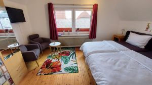 Schlafzimmer OG - Bild 21: freistehendes Ferienhaus mit Hund bis 6 Pers. an der ostfriesischen Nordsee