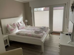 Bild 1: Top Ferienwohung in direkter Deichlage 150m zum Strand Norddeich Nordsee