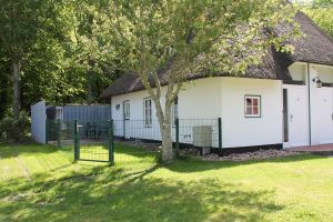 Eingang und Terrasse LUV - Bild 6: Haubarg Sattlerhof Pension mit 10 Fe-zimmern und 2 FeWo in St. Peter-Ording