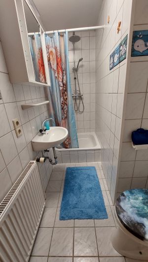 und WC - Bild 12: Norden/ Norddeich Ferienwohnung Stella für 1-3 Personen, Balkon, + Hund