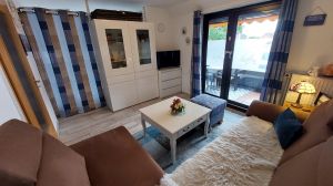 und Ausgang zum überdachten Balkon - Bild 3: Norden/ Norddeich Ferienwohnung Mery für 2-4 Personen, Balkon, + Hund