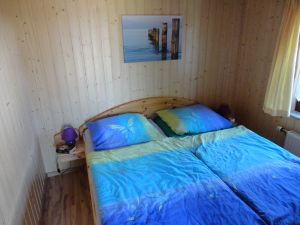 Schlafzimmer - Bild 6: Nordseebad Otterndorf * Ferienhaus Gust * WLAN * max 4 Personen